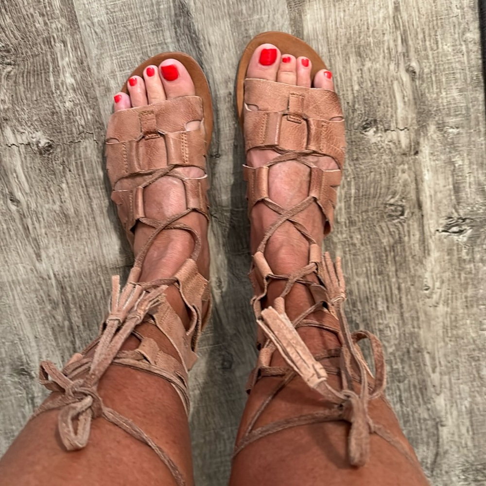 Amazing Free People lace up sandals. Barely worn. - Picture 1 of 6